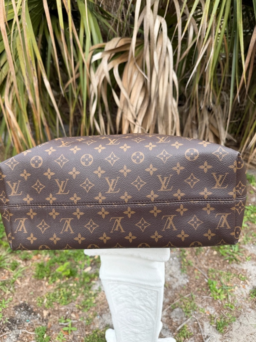Authentic Louis Vuitton Graceful hobo Monogram Canvas Shoulder MM bag W/Dustcove - Picture 9 of 16